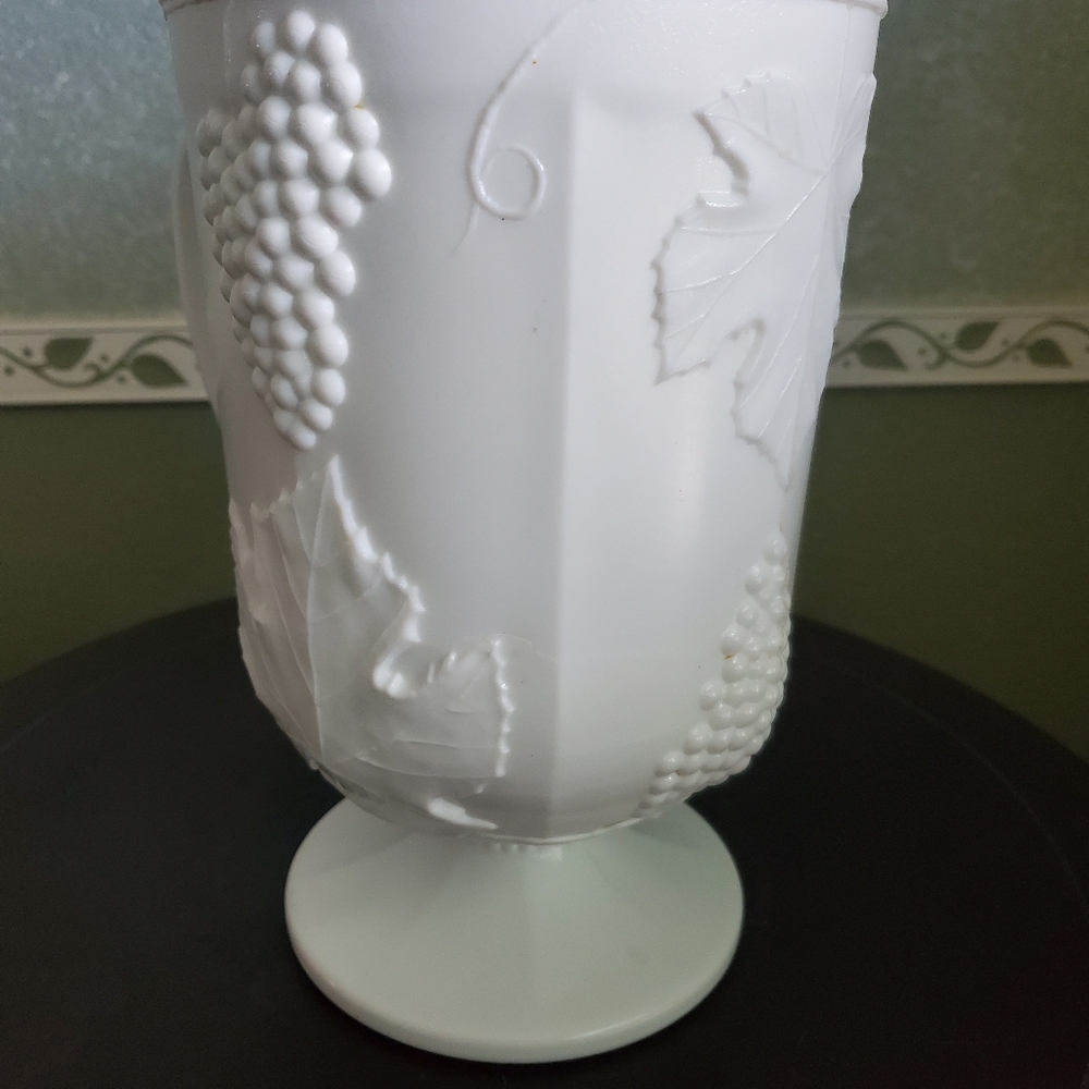 Vintage White Indiana Milk Glass Pitcher - Picture 5 of 8